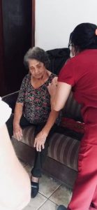 A Secretaria Municipal de Saúde de Dores de Guanhães deu início a vacinação dos idosos acima de 90 anos.