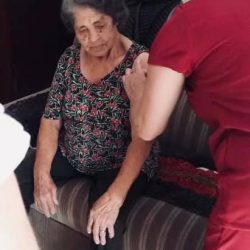 A Secretaria Municipal de Saúde de Dores de Guanhães deu início a vacinação dos idosos acima de 90 anos.