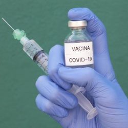 Prefeitura Municipal de Dores recebe 30 doses de vacinas contra COVID-19.