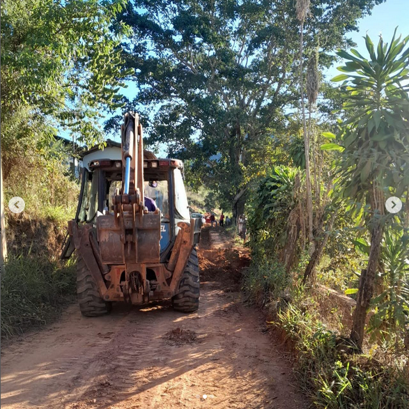 A Prefeitura Municipal de Dores de Guanhães, através da Secretaria de Meio Ambiente/SAMA reiniciou no dia 02/05 a obra de implementação de rede de abastecimento de água na Comunidade do Sucavão